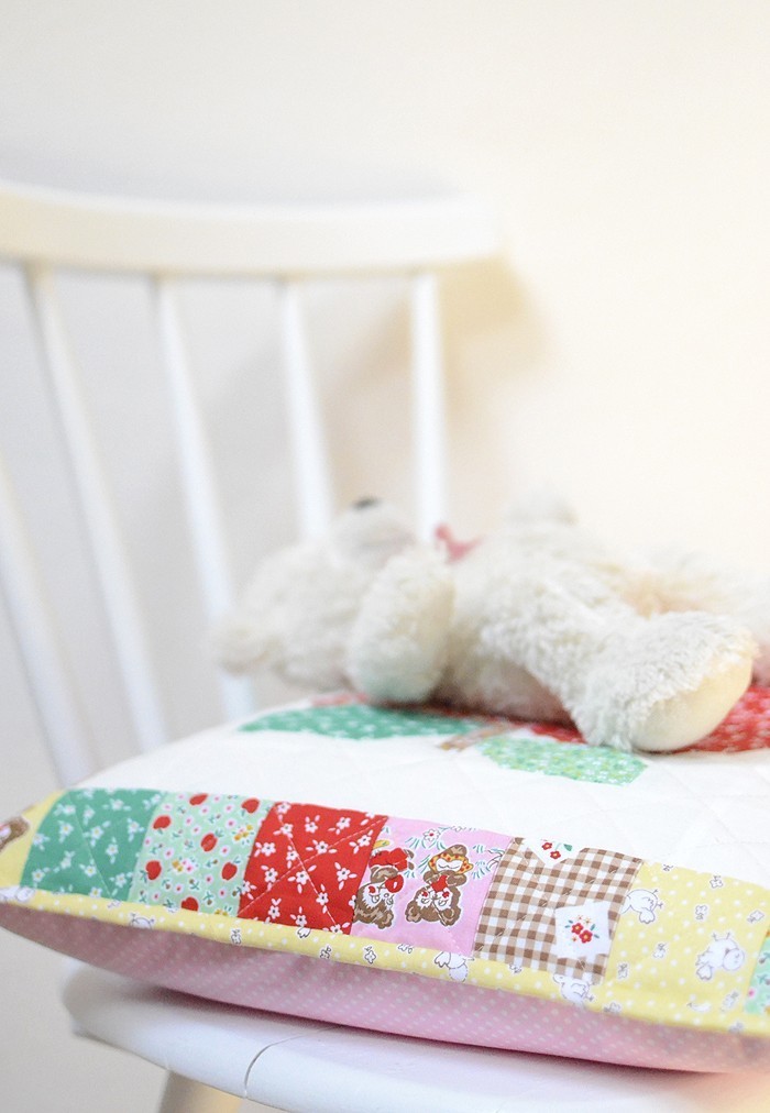 Sweet Apples Baby Quilt and Pillow Pattern by ellis & higgs