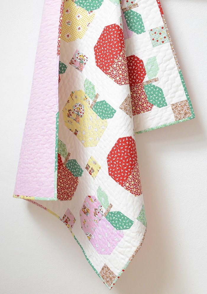 Sweet Apples Baby Quilt and Pillow Pattern by ellis & higgs