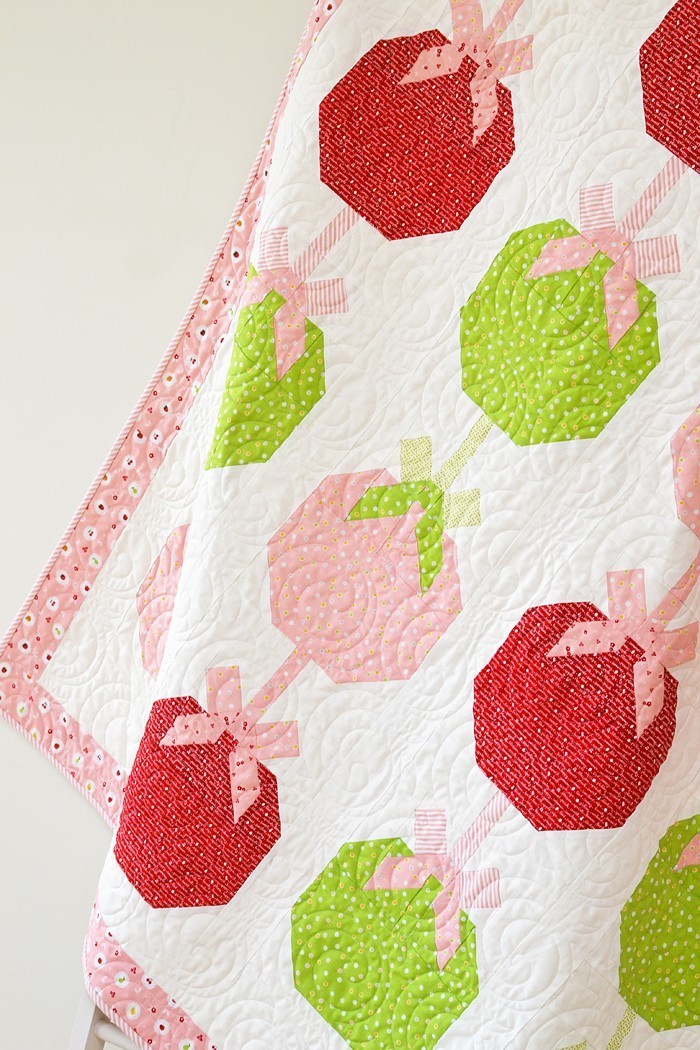 Christmas Ornament Quilt Pattern by Nadra Ridgeway of ellis & higgs