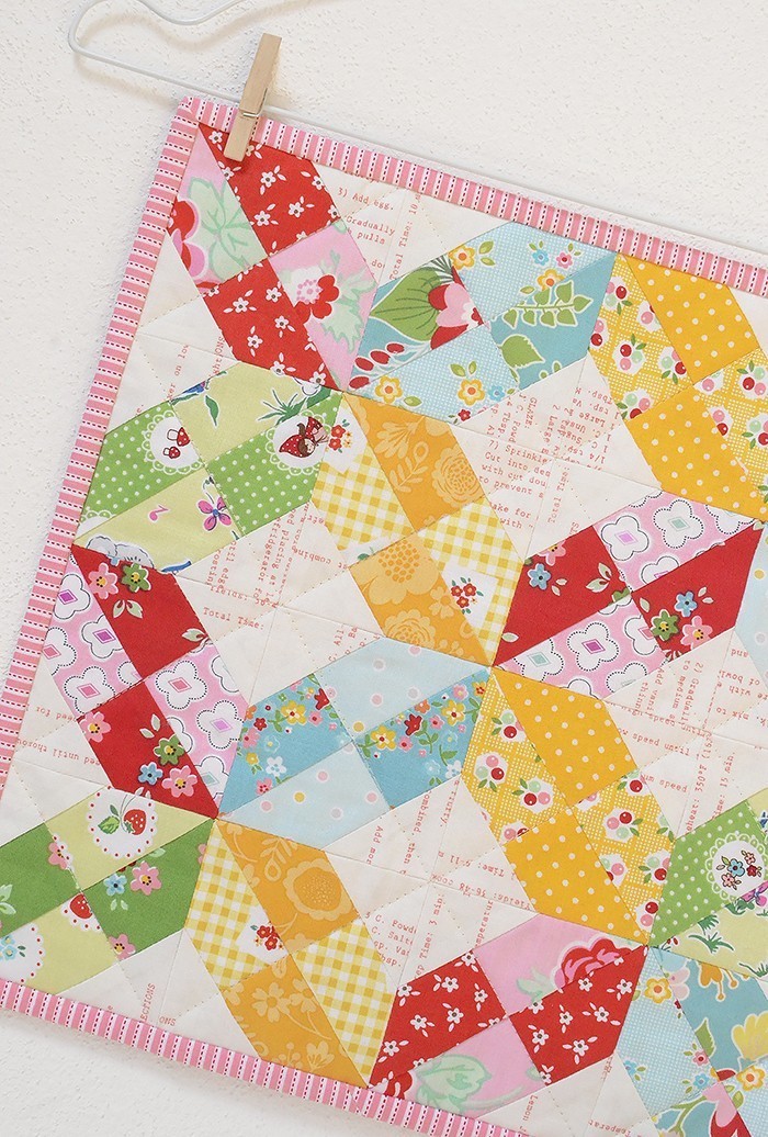 Criss Cross Mini Quilt Pattern by Nadra Ridgeway for sewcanshe.com