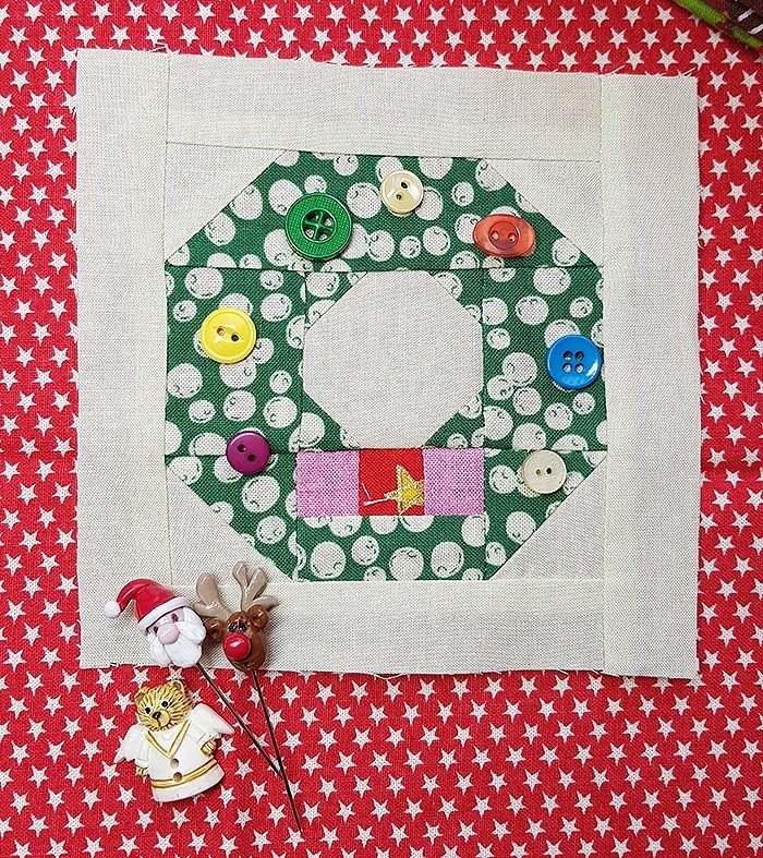 Holly Jolly Christmas Quilt Pattern by Nadra Ridgeway of ellis & higgs