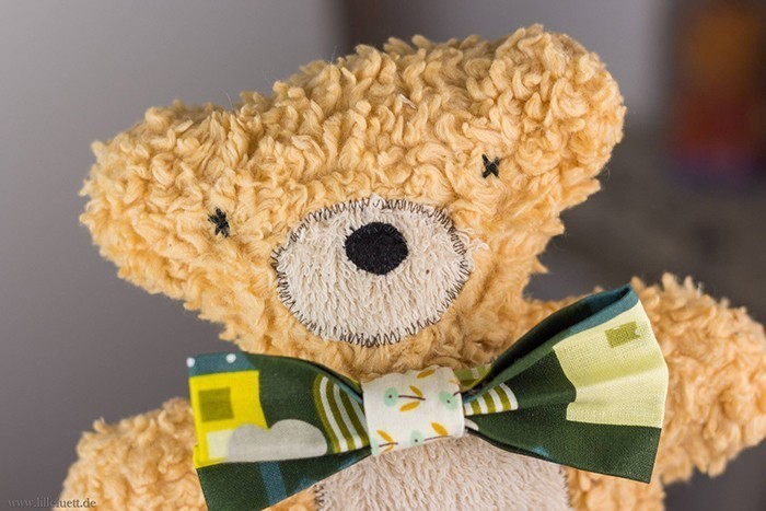 Three handmade stuffed animals, a bear, lamb and bunny. Drei handgemachte Kuscheltiere, Hase, Bär und Lämmchen. Softie pattern by / Nähanleitung von Nadra Ridgeway, ellis & higgs