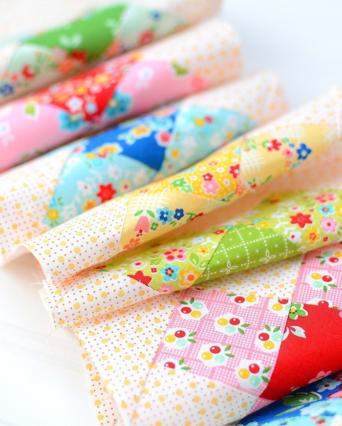 6 Köpfe 12 Blöcke - Mai: Criss Cross Quilt Block von Nadra Ridgeway von ellis & higgs