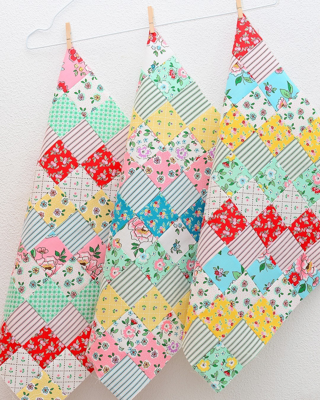 Scrappy Trip Arond the World Quilt - Mon Beau Jardin