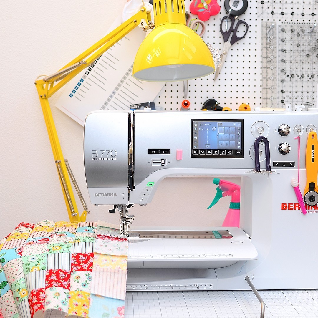 Scrappy Trip Arond the World Quilt - Mon Beau Jardin