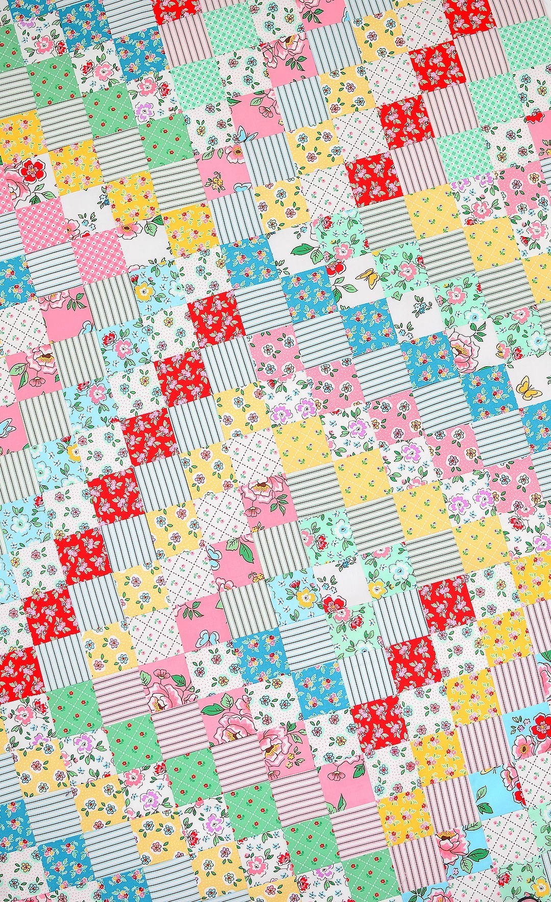 Scrappy Trip Arond the World Quilt - Mon Beau Jardin