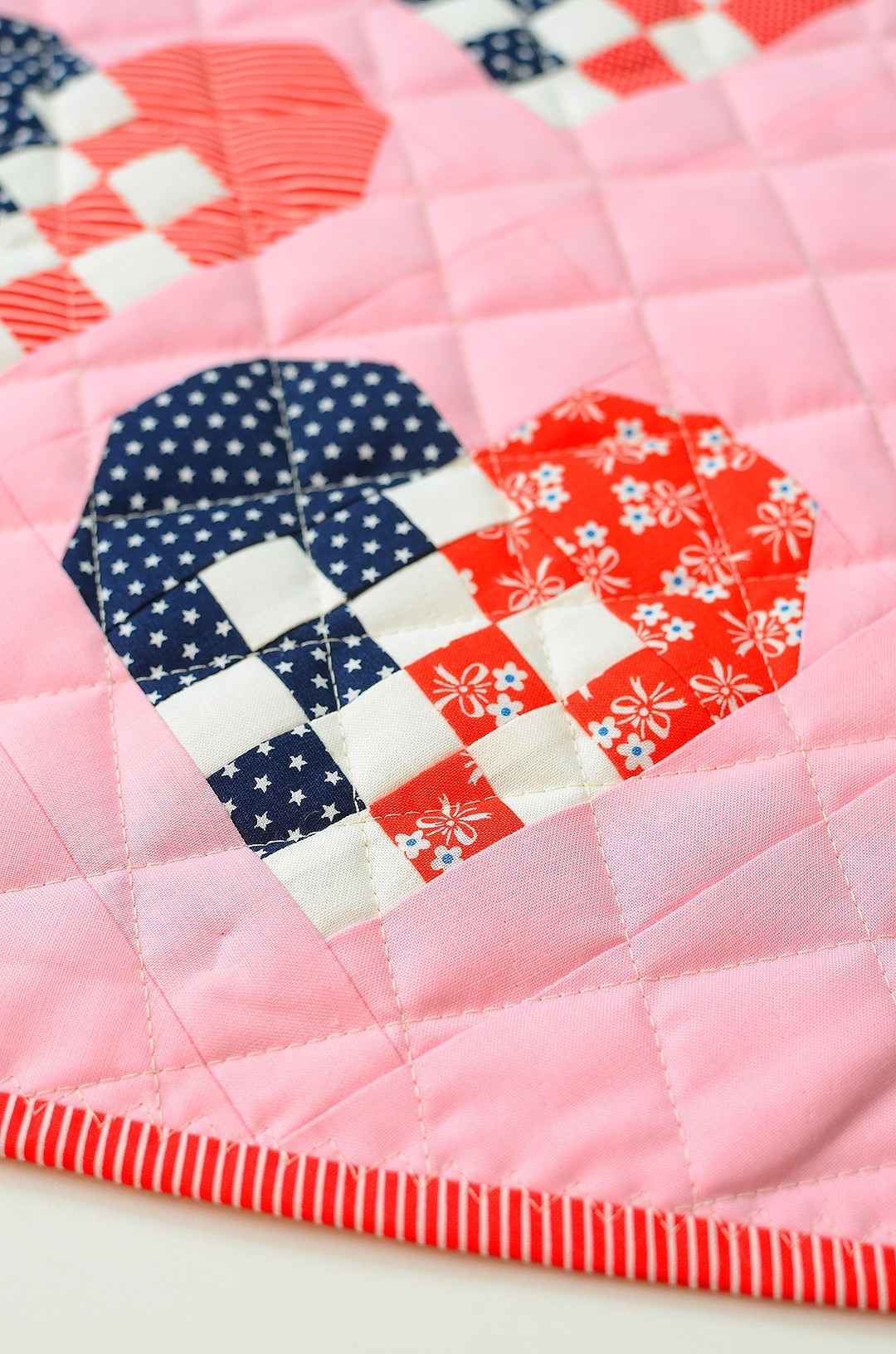 Patriotic quilt pattern with hearts in red, white and blue