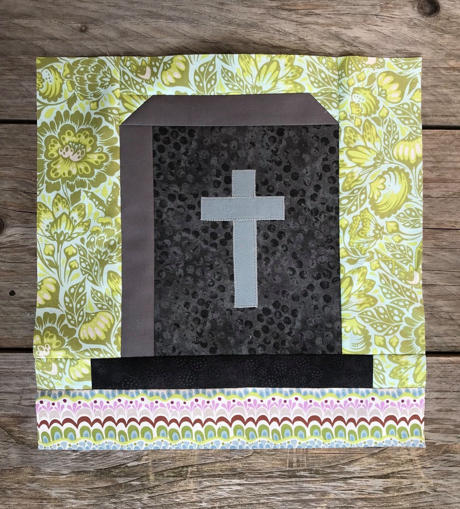 Gravestone quilt block
