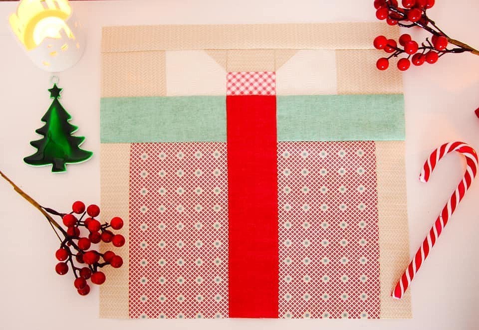 Christmas Present quilt block