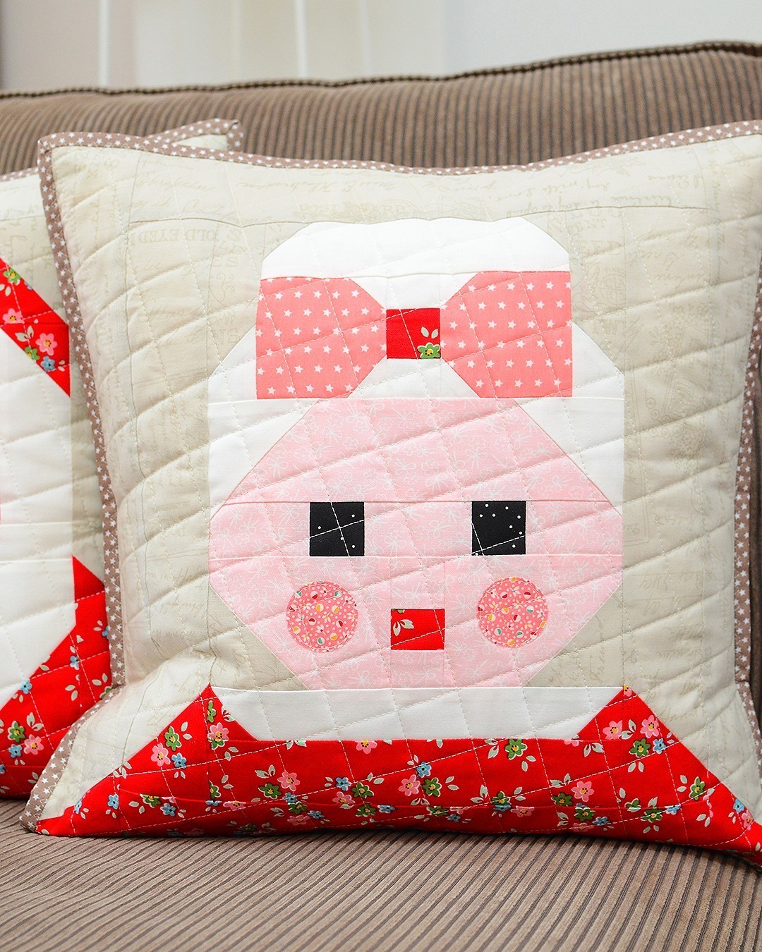Santa Claus and Mrs. Santa Claus quilted pillow - a free tutorial