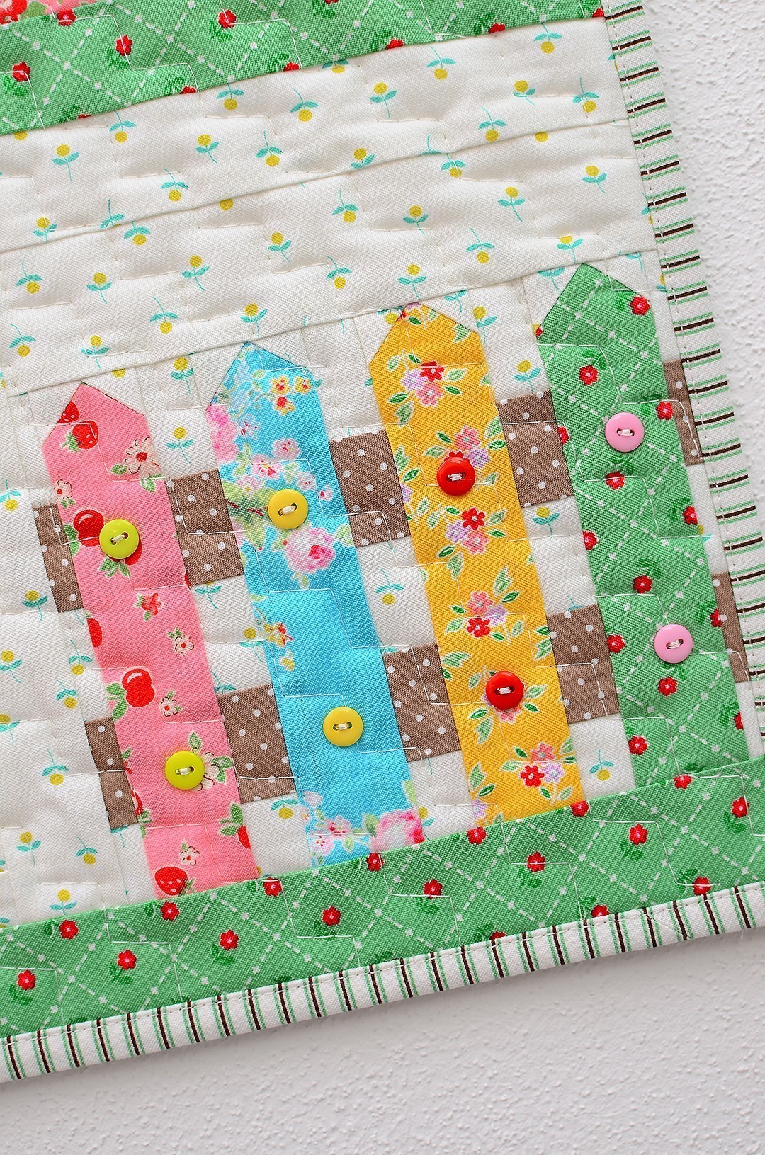 Country Garden Spring mini quilt pattern