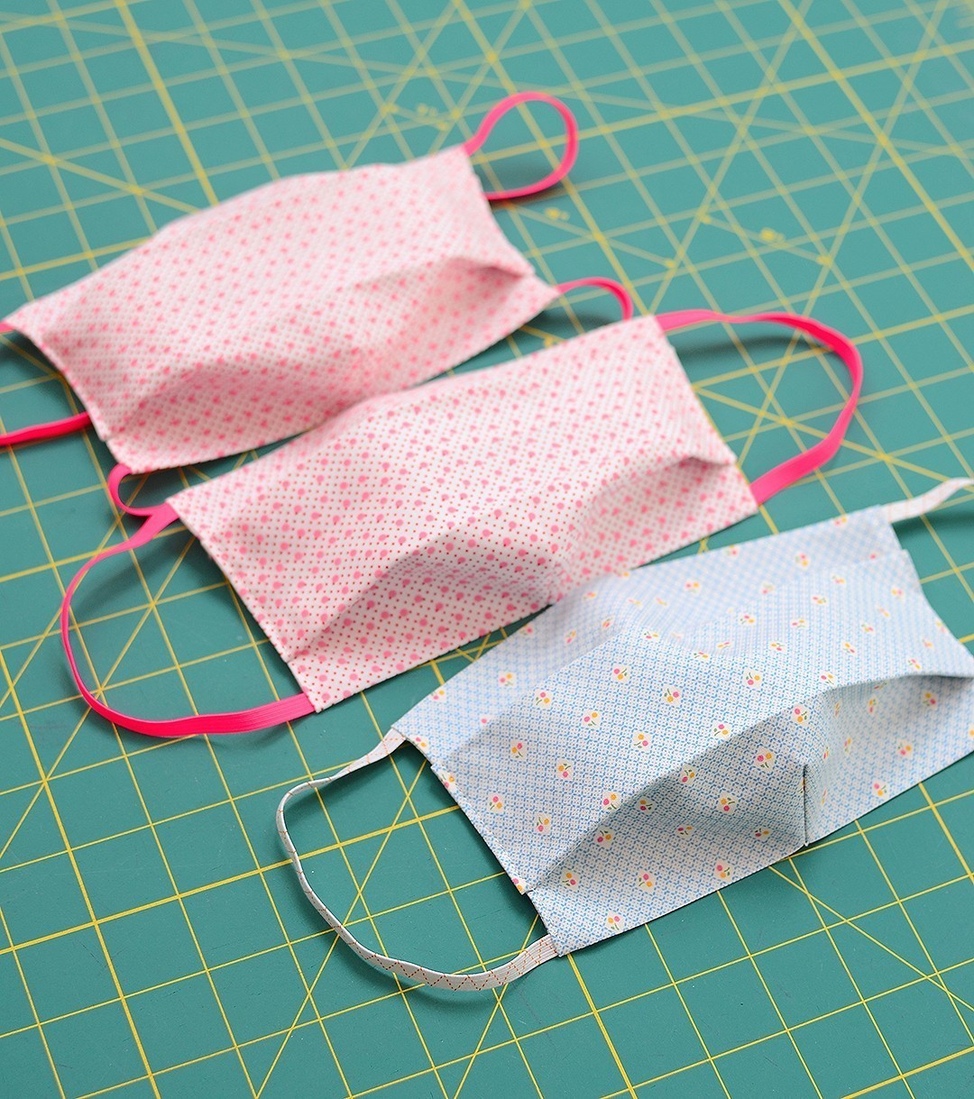 Face mask with filter pocket