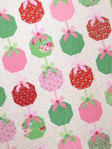 Christmas quilt pattern - Christmas Bauble quilt pattern