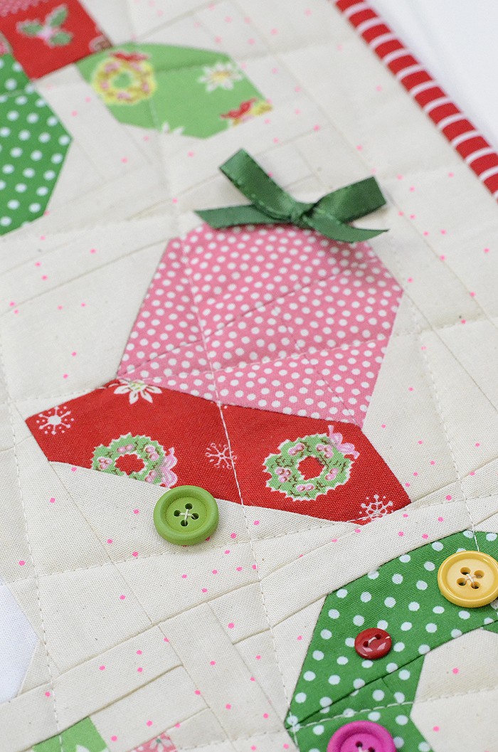 christmas-quilt-pattern-holly-jolly-mini-quilt-pattern-nadra-ridgeway-ellis-and-higgs-2 Christmas quilt pattern - Holly Jolly mini pattern