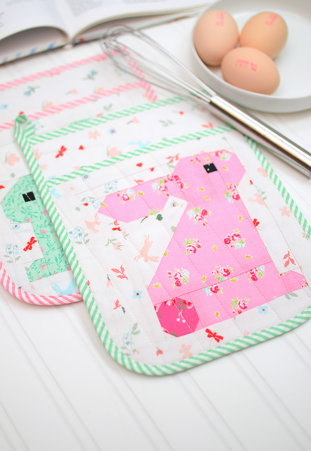 Bunny Potholder Tutorial - A potholder quilt pattern add-on by Nadra Ridgeway of ellis & higgs