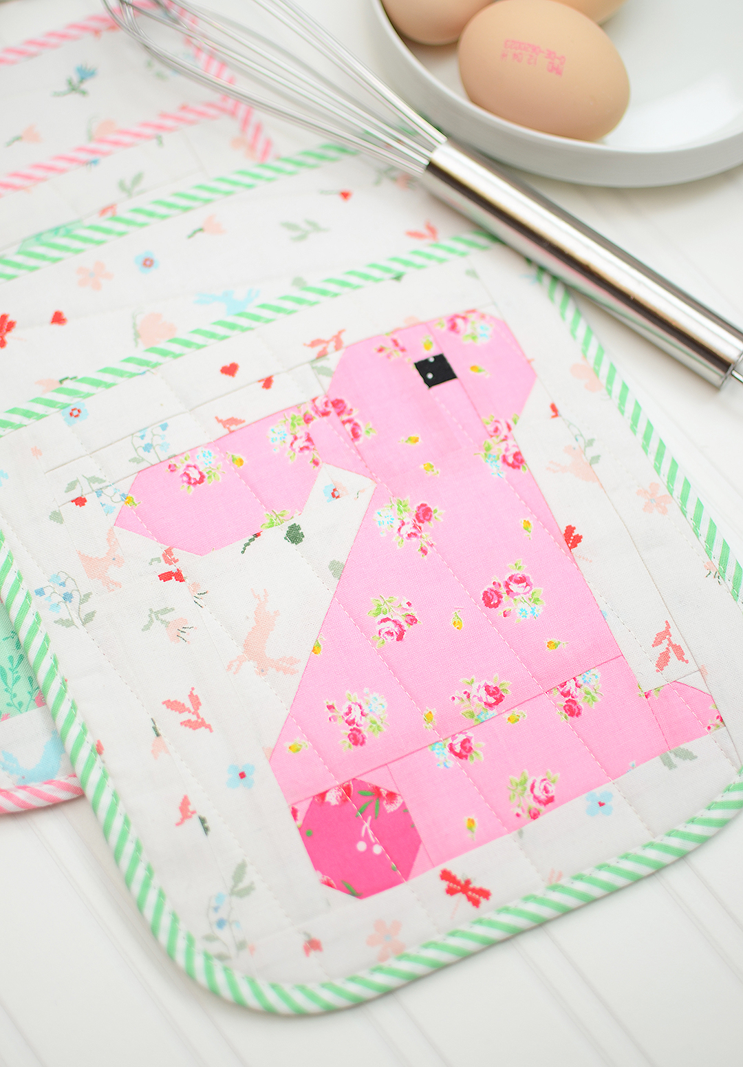 Bunny Potholder Tutorial - A potholder quilt pattern add-on by Nadra Ridgeway of ellis & higgs