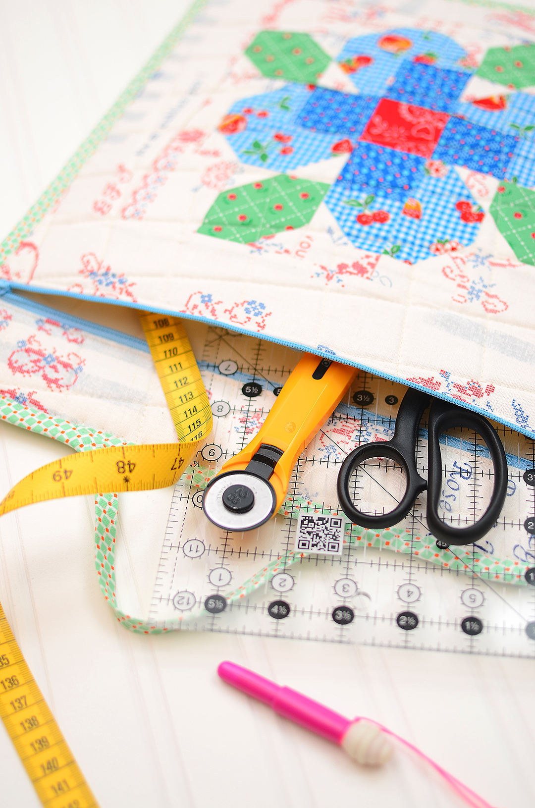 Quilted Gift Bag Pattern - An easy quilt pattern add-on by Nadra Ridgeway of ellis & higgs