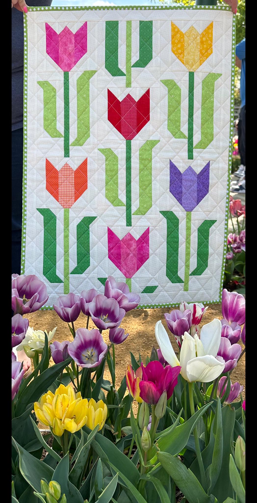 Tulip Quilt - an easy quilt pattern by Nadra Ridgeway of ellis & higgs
