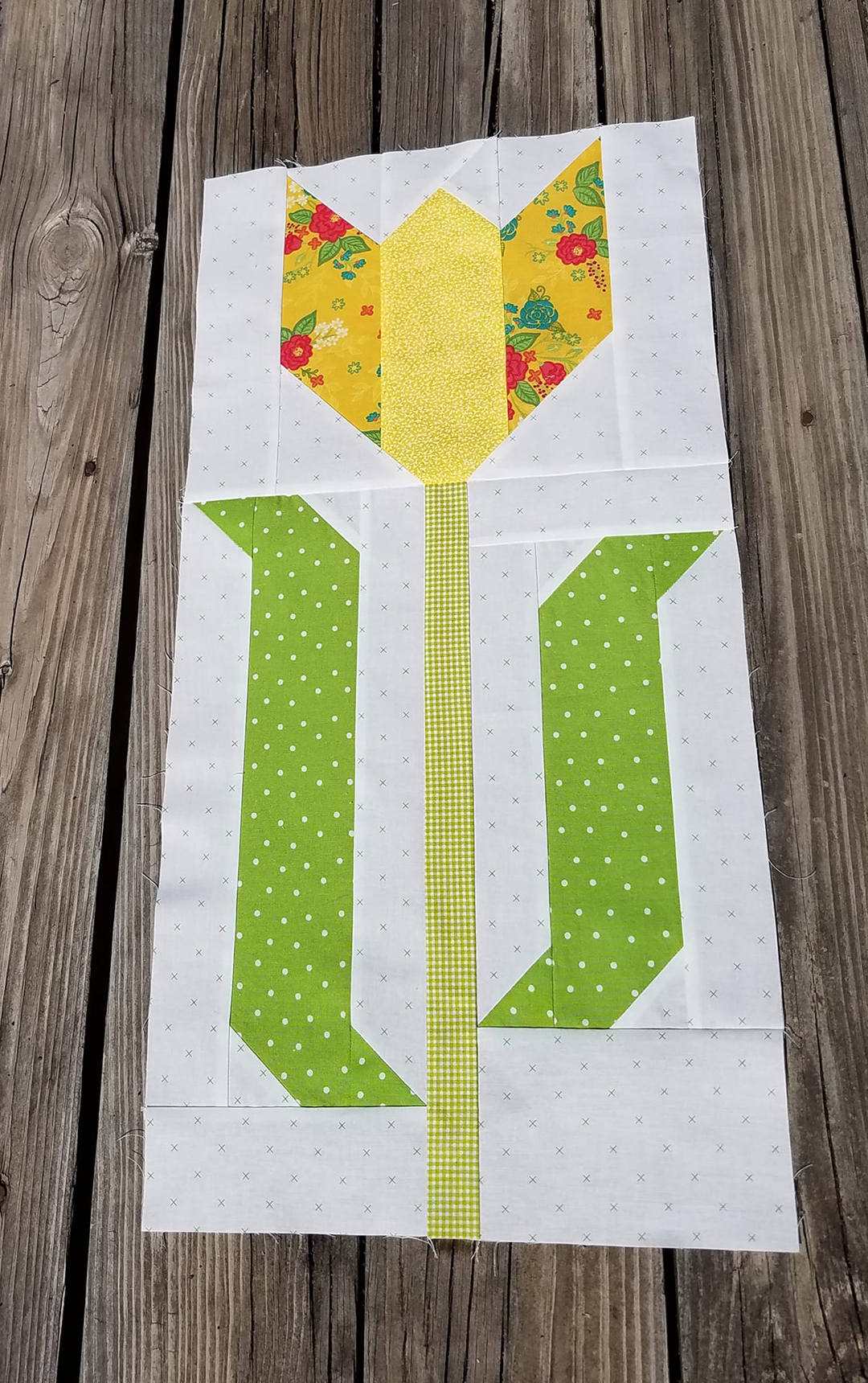 Tulip Quilt - an easy quilt pattern by Nadra Ridgeway of ellis & higgs