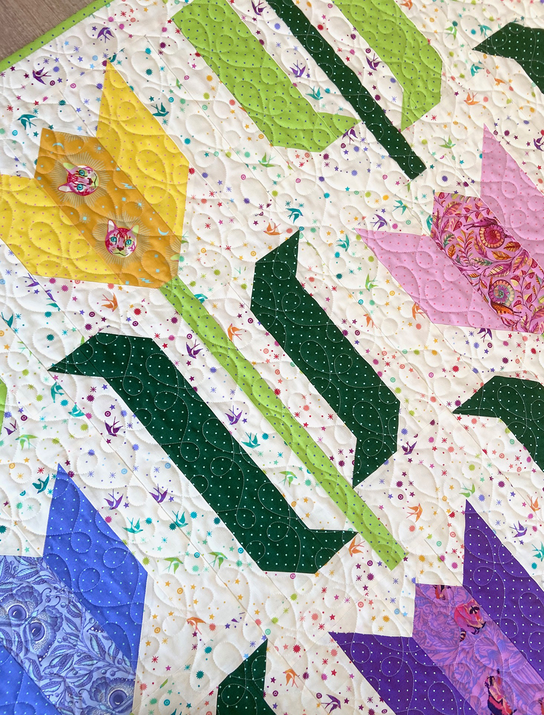 Tulip Quilt - an easy quilt pattern by Nadra Ridgeway of ellis & higgs