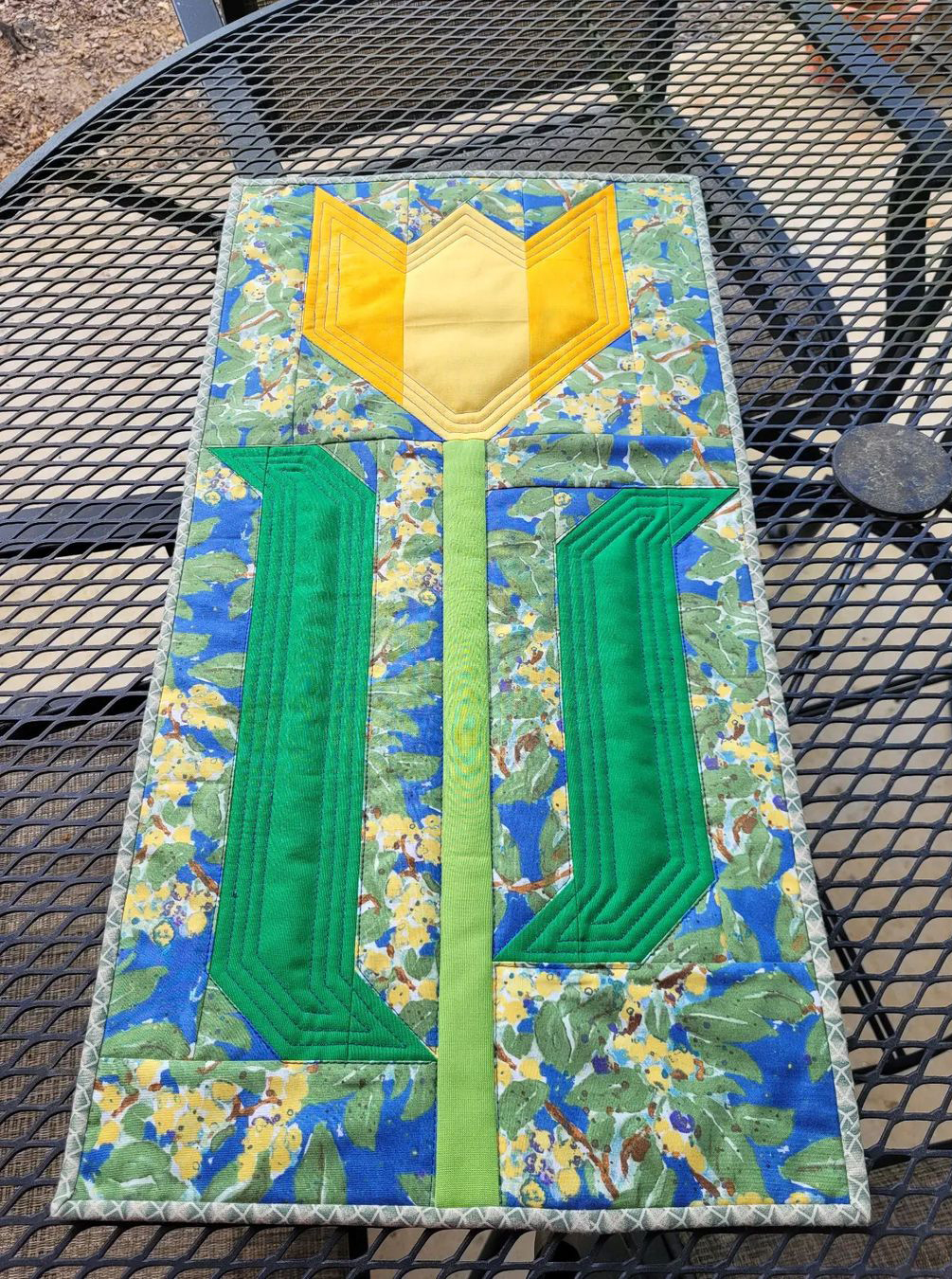 Tulip Quilt - an easy quilt pattern by Nadra Ridgeway of ellis & higgs