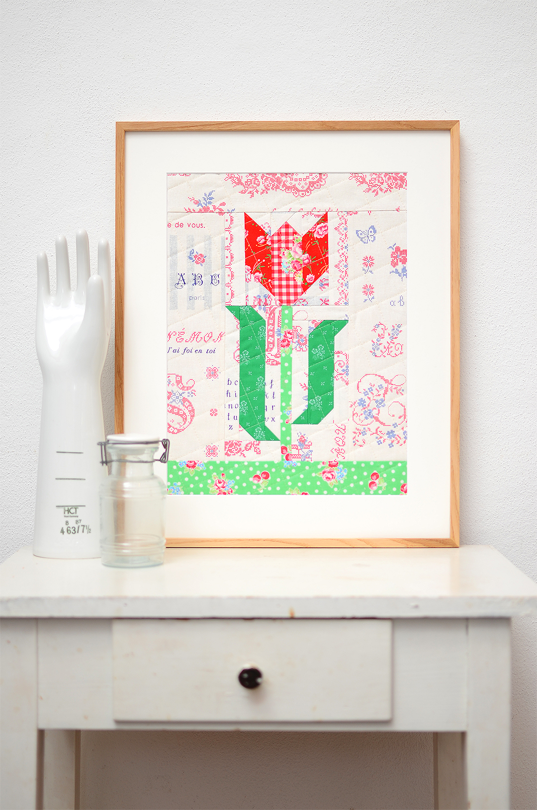 Framed Tulip Mini Quilt - an easy quilt pattern by Nadra Ridgeway of ellis & higgs