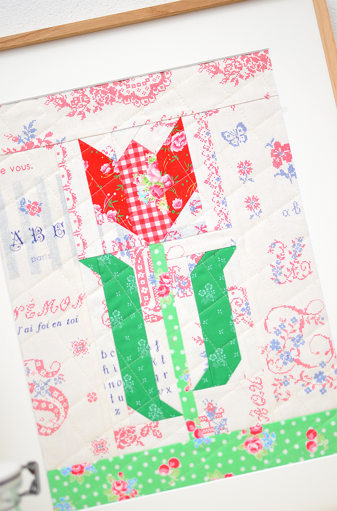 Framed Tulip Mini Quilt - an easy quilt pattern by Nadra Ridgeway of ellis & higgs