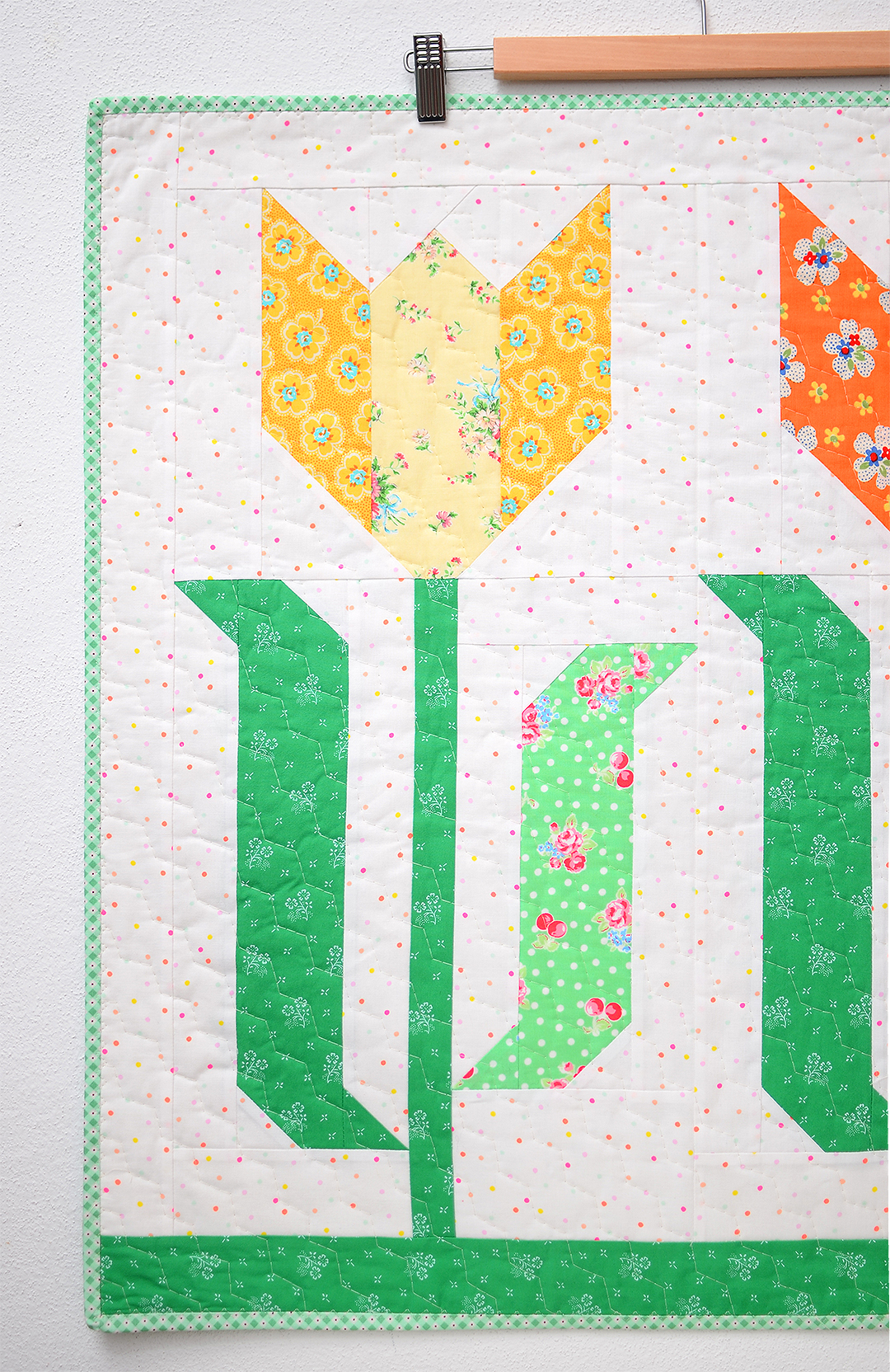 Large Tulip Mini Quilt - an easy quilt pattern by Nadra Ridgeway of ellis & higgs