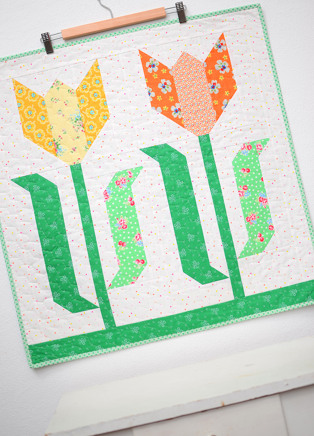 Large Tulip Mini Quilt - an easy quilt pattern by Nadra Ridgeway of ellis & higgs