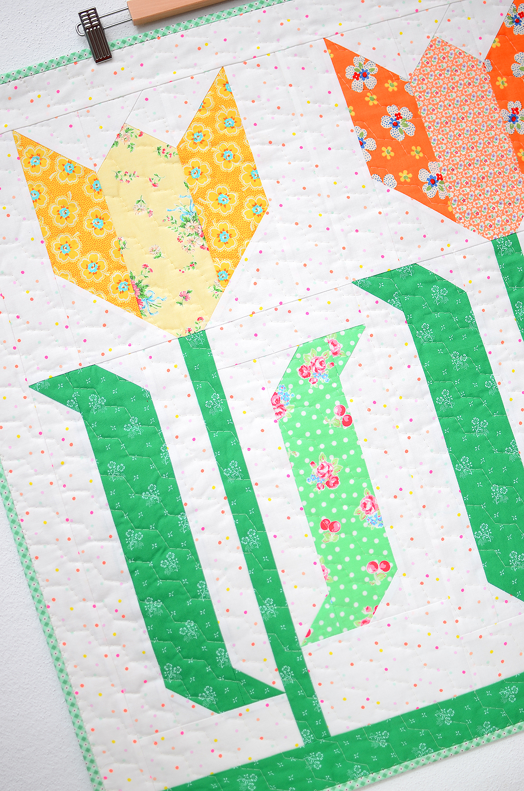 Large Tulip Mini Quilt - an easy quilt pattern by Nadra Ridgeway of ellis & higgs