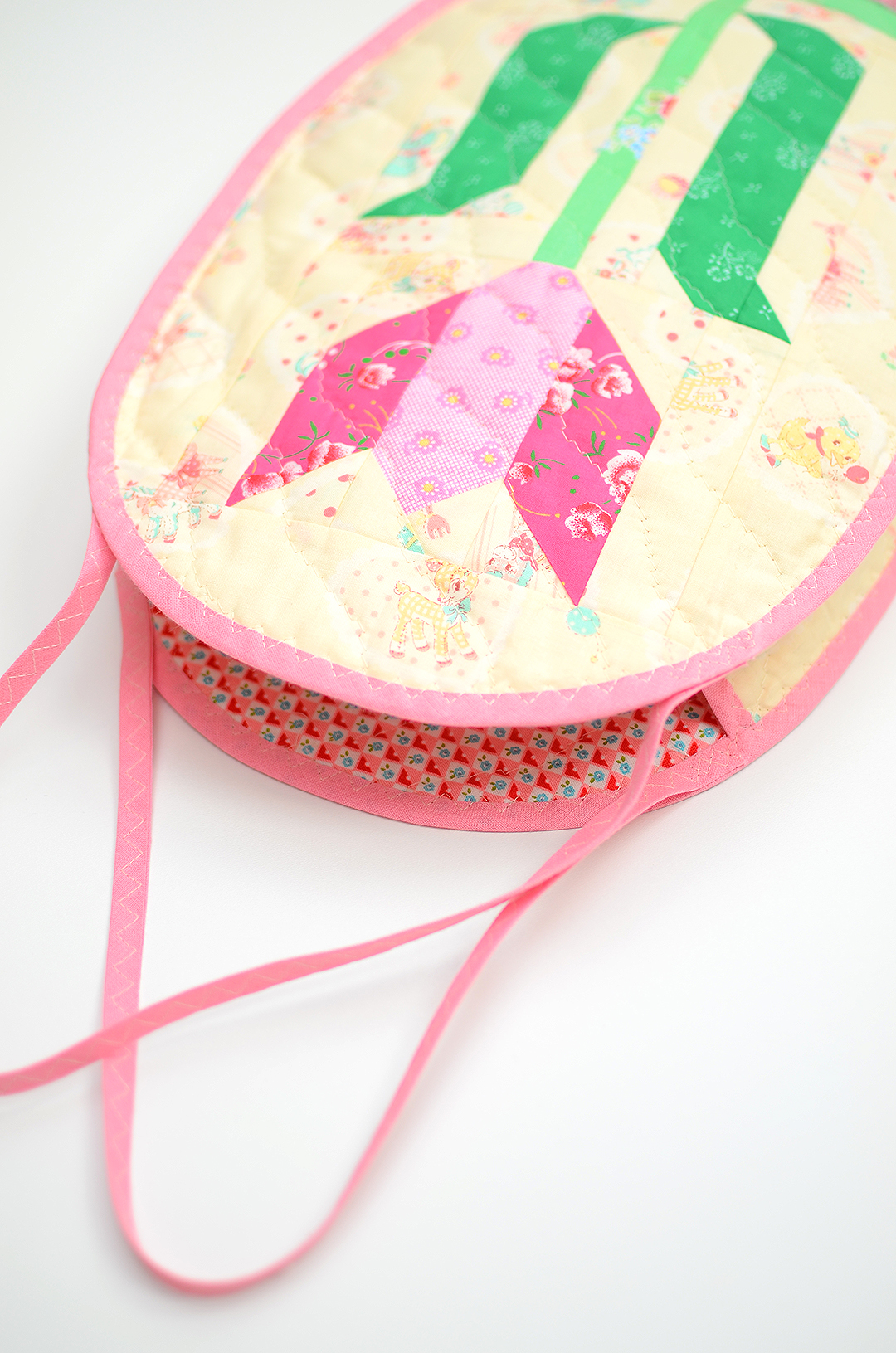 Quilted Tulip Tote Bag - an easy quilt pattern by Nadra Ridgeway of ellis & higgs