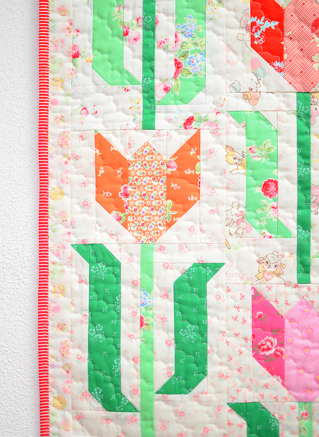 Tulip Mini Quilt - an easy quilt pattern by Nadra Ridgeway of ellis & higgs