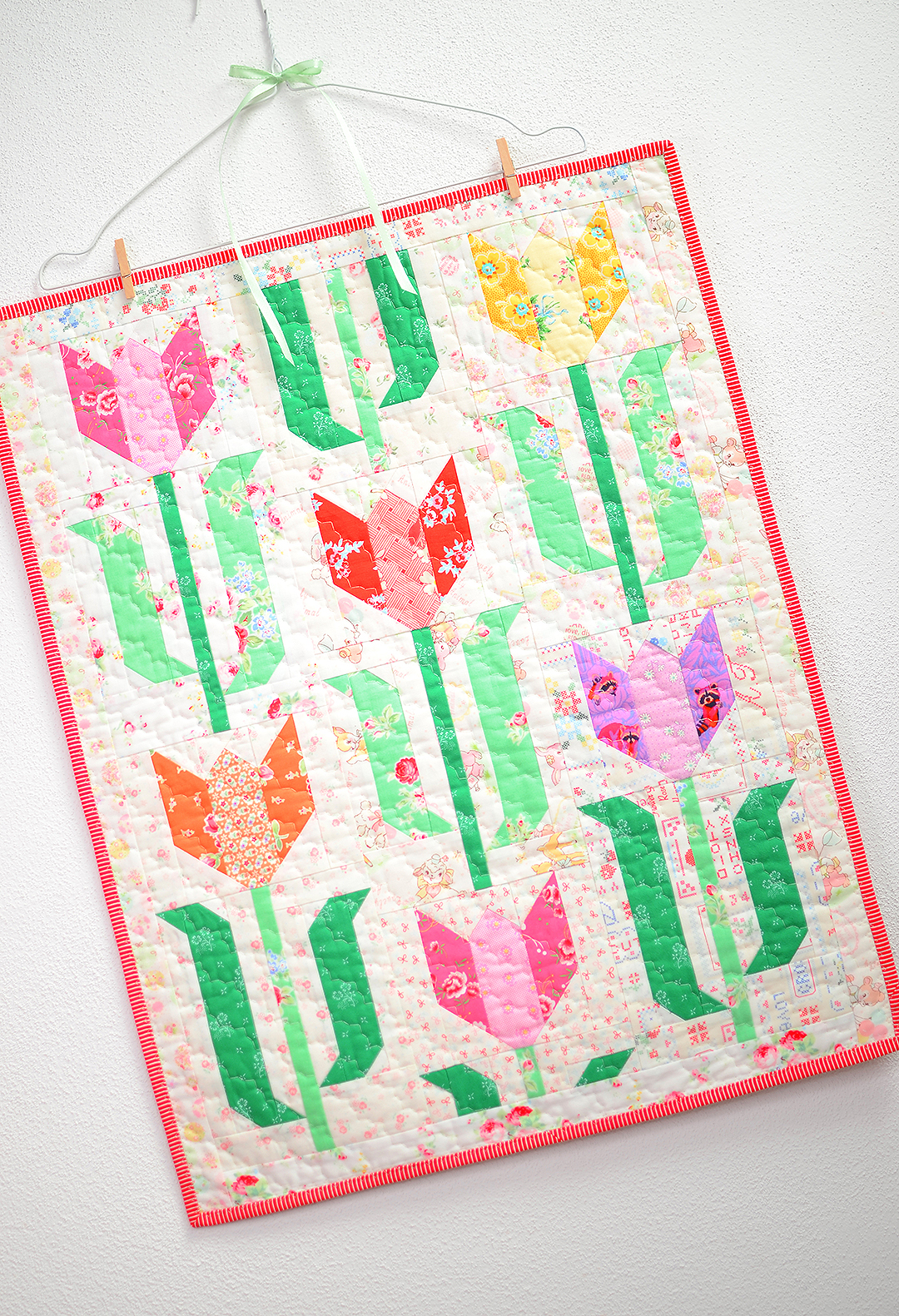 Tulip Mini Quilt - an easy quilt pattern by Nadra Ridgeway of ellis & higgs
