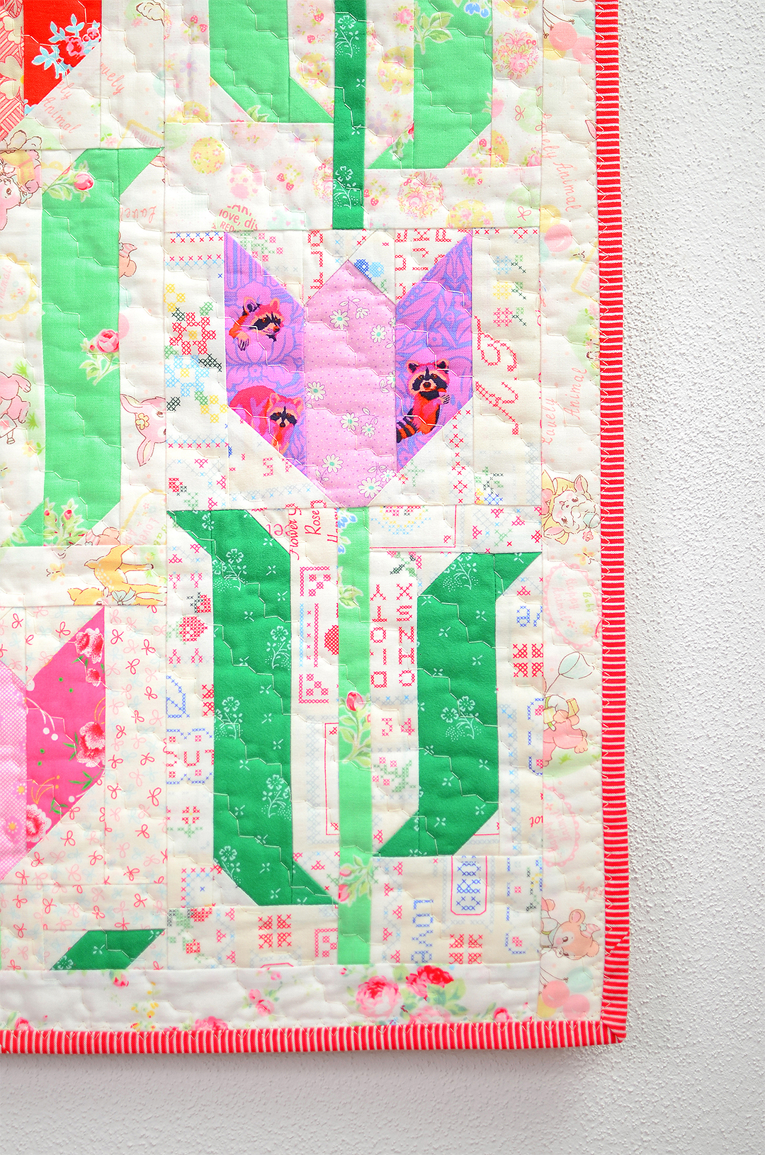 Tulip Mini Quilt - an easy quilt pattern by Nadra Ridgeway of ellis & higgs