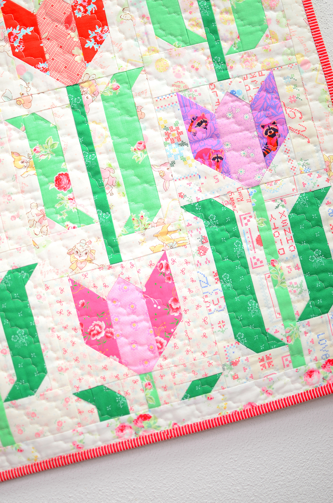 Tulip Mini Quilt - an easy quilt pattern by Nadra Ridgeway of ellis & higgs