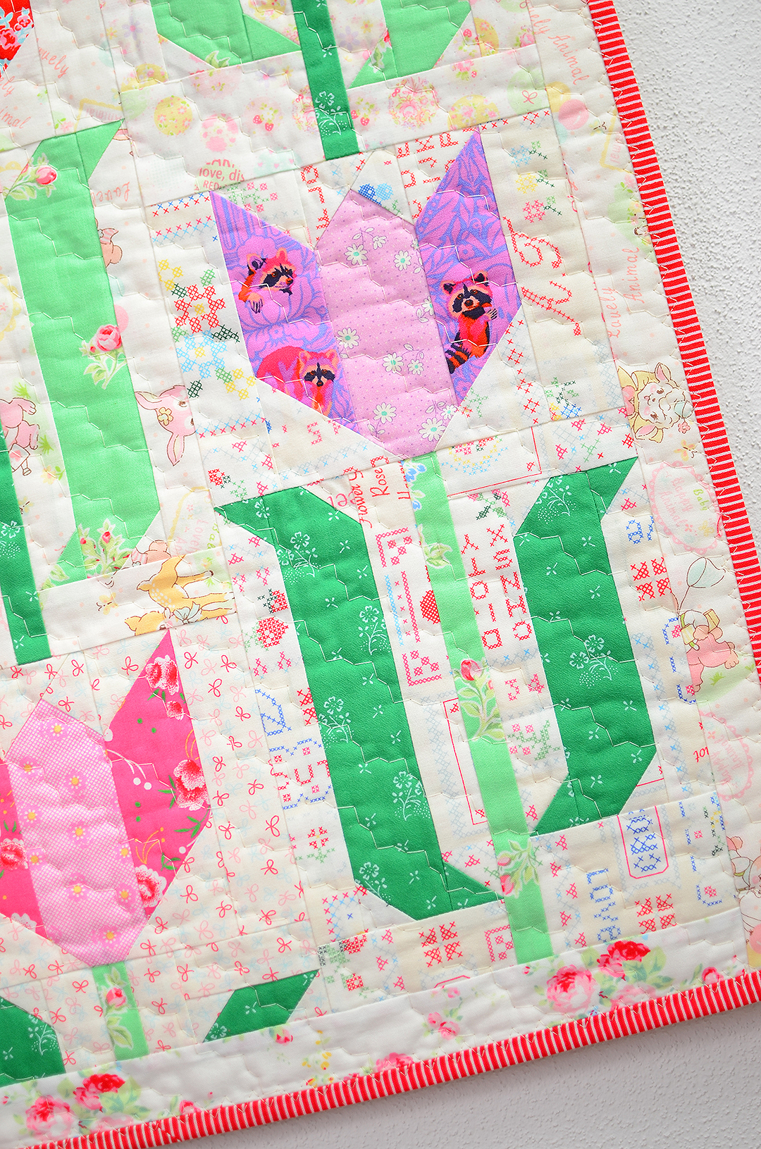 Tulip Mini Quilt - an easy quilt pattern by Nadra Ridgeway of ellis & higgs